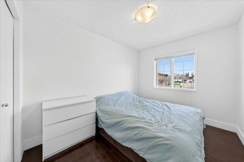 98 Hampstead Circle Nw, Calgary, AB - Indoor Photo Showing Bedroom