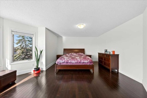 98 Hampstead Circle Nw, Calgary, AB - Indoor Photo Showing Bedroom