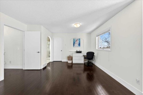 98 Hampstead Circle Nw, Calgary, AB - Indoor Photo Showing Other Room