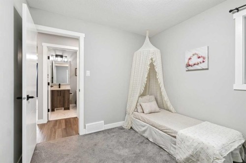 7116 Hunterwood Road Nw, Calgary, AB - Indoor Photo Showing Bedroom