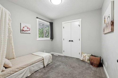 7116 Hunterwood Road Nw, Calgary, AB - Indoor Photo Showing Bedroom