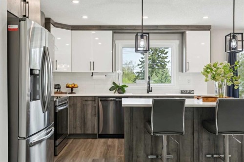 7116 Hunterwood Road Nw, Calgary, AB - Indoor Photo Showing Kitchen With Upgraded Kitchen