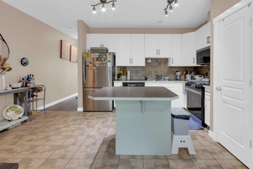 17-28 Heritage Drive, Cochrane, AB - Indoor Photo Showing Kitchen With Double Sink