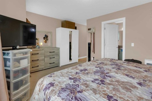 17-28 Heritage Drive, Cochrane, AB - Indoor Photo Showing Bedroom