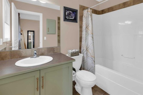 17-28 Heritage Drive, Cochrane, AB - Indoor Photo Showing Bathroom