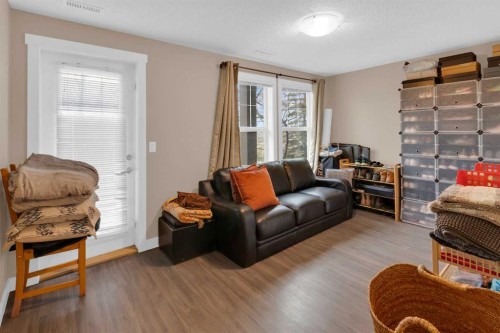 17-28 Heritage Drive, Cochrane, AB - Indoor Photo Showing Living Room