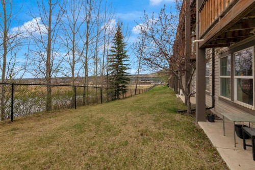 17-28 Heritage Drive, Cochrane, AB - Outdoor