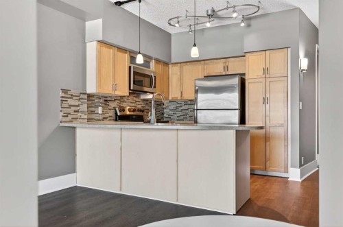 312-205 Riverfront Avenue Sw, Calgary, AB - Indoor Photo Showing Kitchen