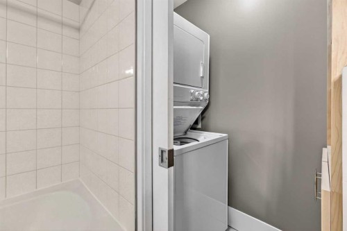 312-205 Riverfront Avenue Sw, Calgary, AB - Indoor Photo Showing Laundry Room
