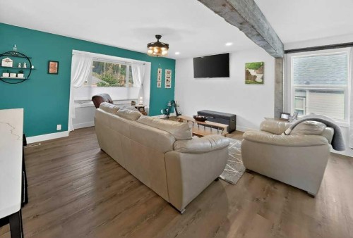 7704 23 Avenue, Coleman, AB - Indoor Photo Showing Living Room