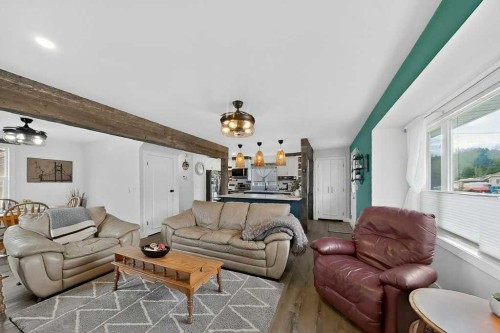 7704 23 Avenue, Coleman, AB - Indoor Photo Showing Living Room