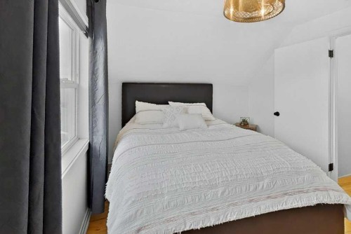 7704 23 Avenue, Coleman, AB - Indoor Photo Showing Bedroom