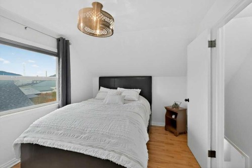 7704 23 Avenue, Coleman, AB - Indoor Photo Showing Bedroom
