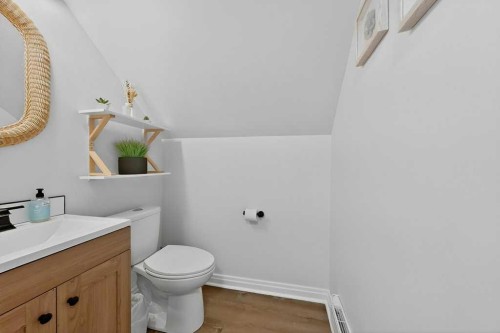 7704 23 Avenue, Coleman, AB - Indoor Photo Showing Bathroom