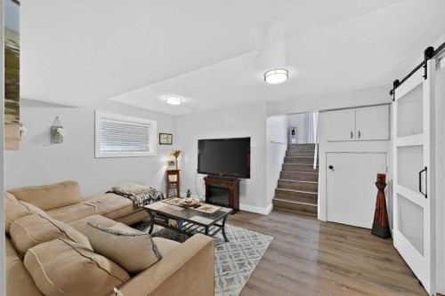 7704 23 Avenue, Coleman, AB - Indoor Photo Showing Living Room