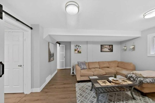 7704 23 Avenue, Coleman, AB - Indoor Photo Showing Living Room