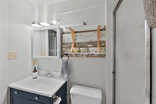 7704 23 Avenue, Coleman, AB - Indoor Photo Showing Bathroom