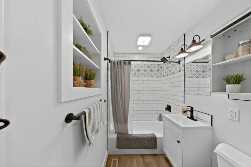 7704 23 Avenue, Coleman, AB - Indoor Photo Showing Bathroom
