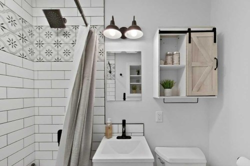 7704 23 Avenue, Coleman, AB - Indoor Photo Showing Bathroom