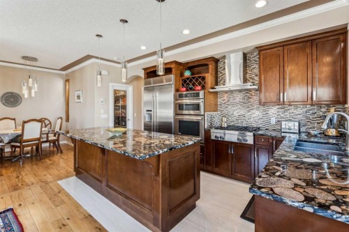 4538 Montgomery Avenue Nw, Calgary, AB - Indoor Photo Showing Kitchen With Double Sink With Upgraded Kitchen