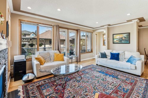4538 Montgomery Avenue Nw, Calgary, AB - Indoor Photo Showing Living Room