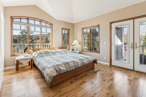 4538 Montgomery Avenue Nw, Calgary, AB - Indoor Photo Showing Bedroom