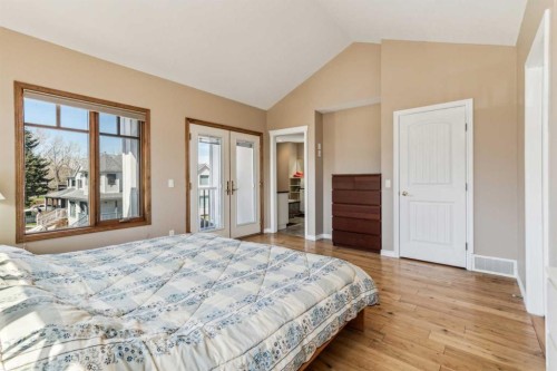 4538 Montgomery Avenue Nw, Calgary, AB - Indoor Photo Showing Bedroom