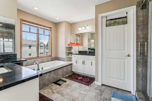 4538 Montgomery Avenue Nw, Calgary, AB - Indoor Photo Showing Bathroom