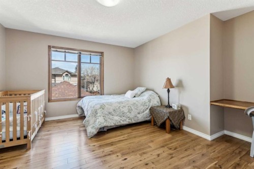 4538 Montgomery Avenue Nw, Calgary, AB - Indoor Photo Showing Bedroom