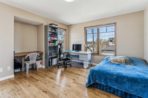 4538 Montgomery Avenue Nw, Calgary, AB - Indoor Photo Showing Bedroom