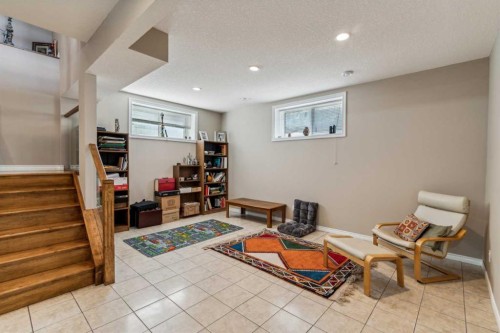 4538 Montgomery Avenue Nw, Calgary, AB - Indoor