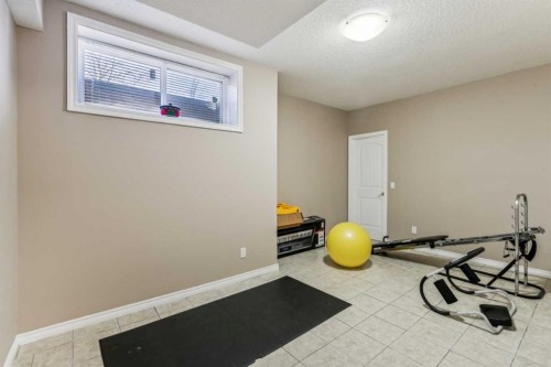 4538 Montgomery Avenue Nw, Calgary, AB - Indoor Photo Showing Other Room
