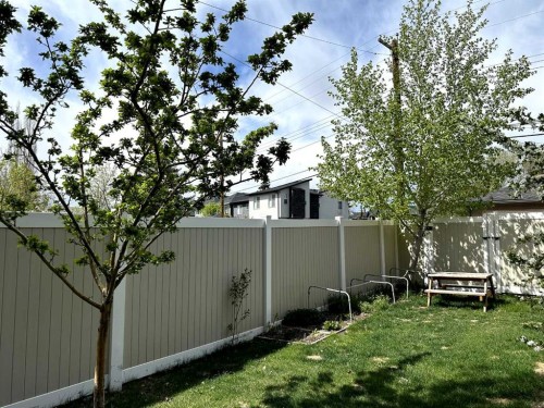 4538 Montgomery Avenue Nw, Calgary, AB - Outdoor