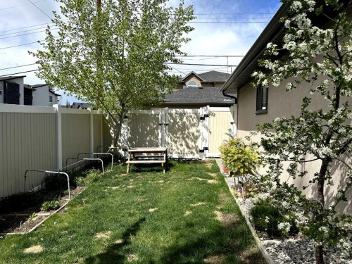 4538 Montgomery Avenue Nw, Calgary, AB - Outdoor