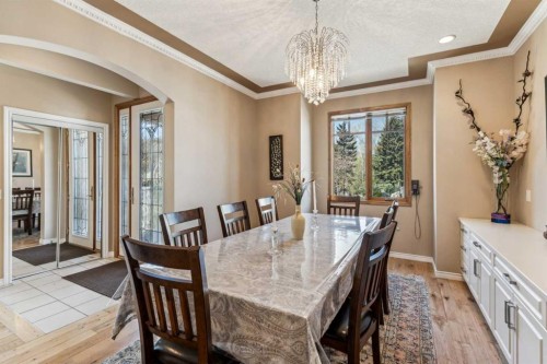 4538 Montgomery Avenue Nw, Calgary, AB - Indoor Photo Showing Dining Room