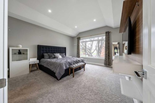 639 19 Avenue Nw, Calgary, AB - Indoor Photo Showing Bedroom