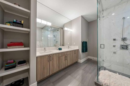 639 19 Avenue Nw, Calgary, AB - Indoor Photo Showing Bathroom