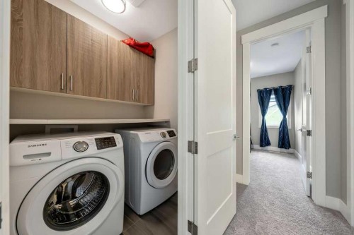 639 19 Avenue Nw, Calgary, AB - Indoor Photo Showing Laundry Room