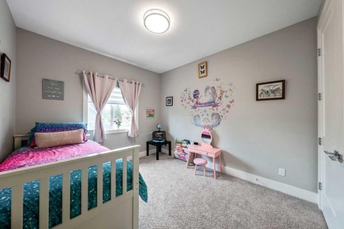 639 19 Avenue Nw, Calgary, AB - Indoor Photo Showing Bedroom