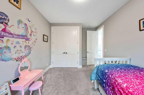 639 19 Avenue Nw, Calgary, AB - Indoor Photo Showing Bedroom