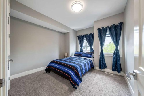 639 19 Avenue Nw, Calgary, AB - Indoor Photo Showing Bedroom