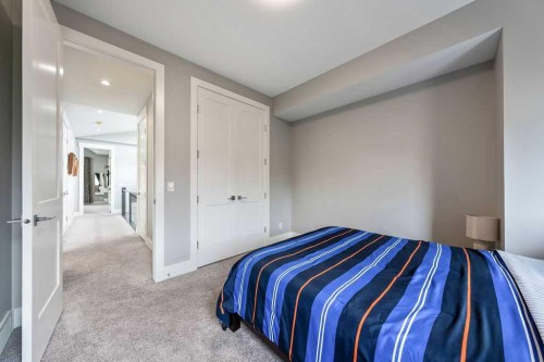 639 19 Avenue Nw, Calgary, AB - Indoor Photo Showing Bedroom