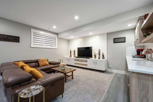 639 19 Avenue Nw, Calgary, AB - Indoor
