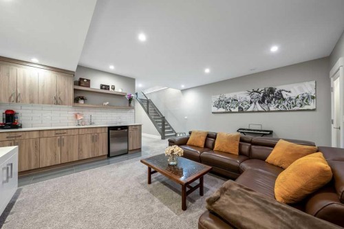 639 19 Avenue Nw, Calgary, AB - Indoor