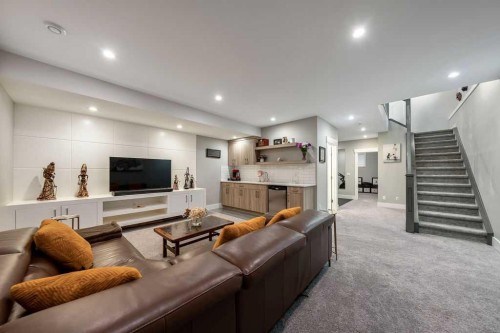639 19 Avenue Nw, Calgary, AB - Indoor Photo Showing Living Room