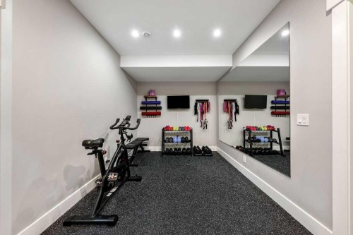639 19 Avenue Nw, Calgary, AB - Indoor Photo Showing Gym Room