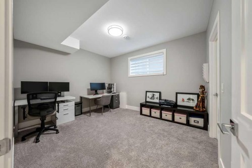 639 19 Avenue Nw, Calgary, AB - Indoor