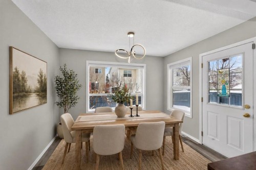 42 Royal Elm Drive Nw, Calgary, AB - Indoor Photo Showing Dining Room