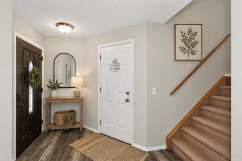 42 Royal Elm Drive Nw, Calgary, AB - Indoor Photo Showing Other Room
