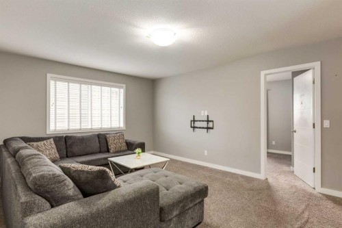 165 Bayside Loop Sw, Airdrie, AB - Indoor Photo Showing Living Room